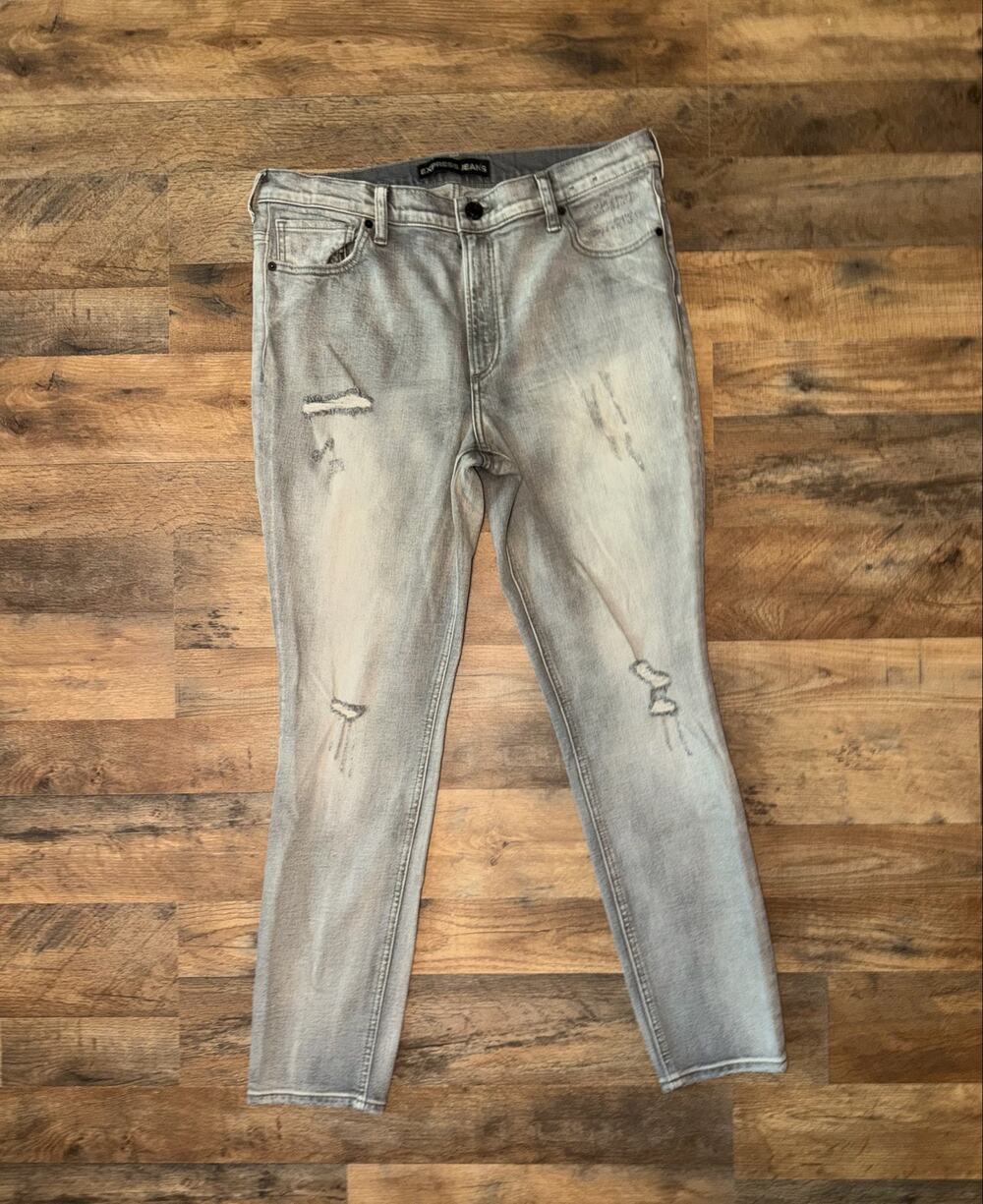 Express women’s grey distressed high rise ankle legging jeans